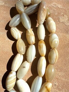 White Agate Oval Elongated Trade Trade Beads 32" Strand / 15-18mm Bead Diameter